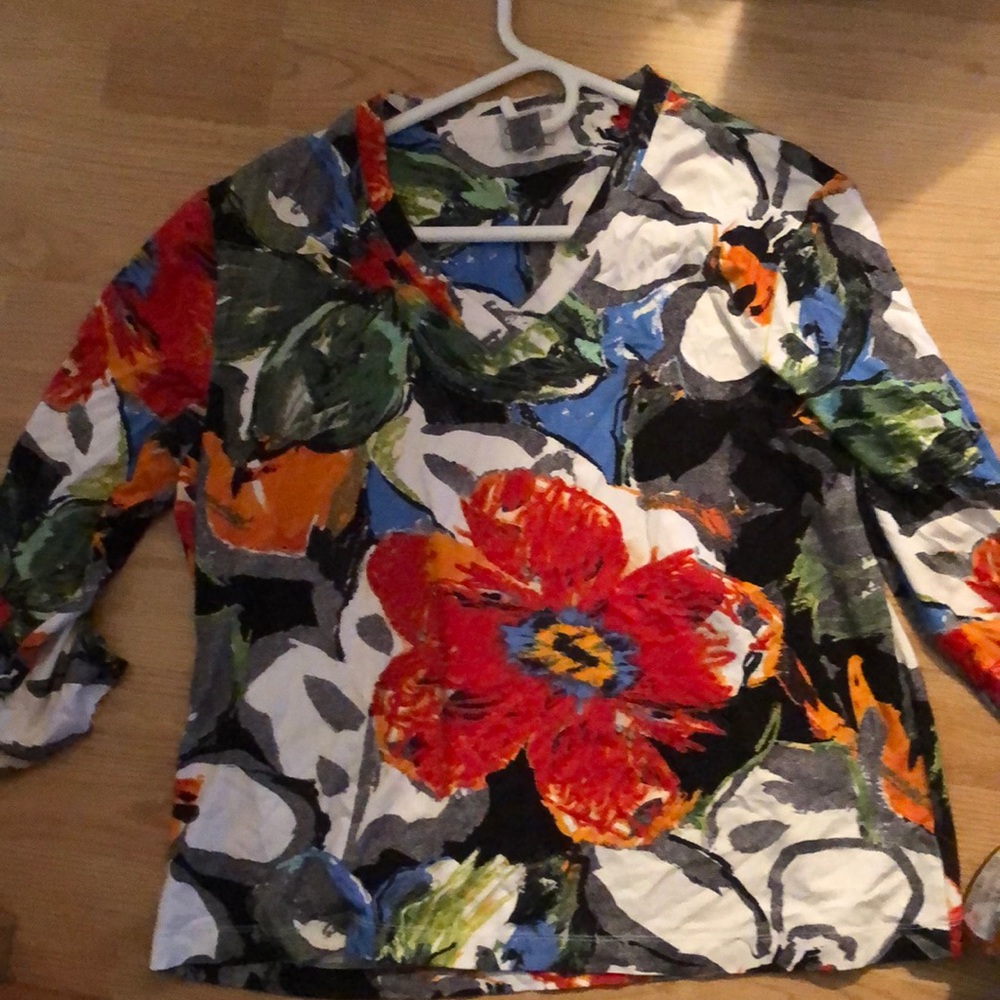 Preowned women’s Chico’s floral abstract top size 3 Excellent